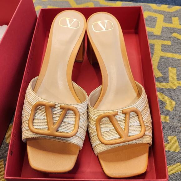 Valentino V logo tan slide sandal size 41 - Picture 2 of 7
